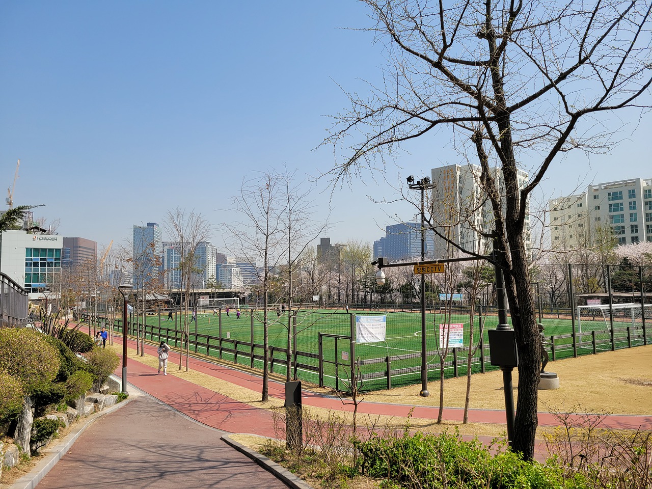 得黯淡許多 得黯淡許多